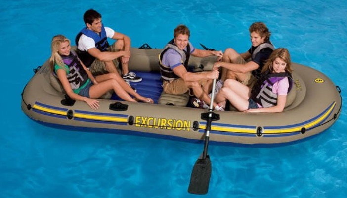 EXCURSION 5 BOAT